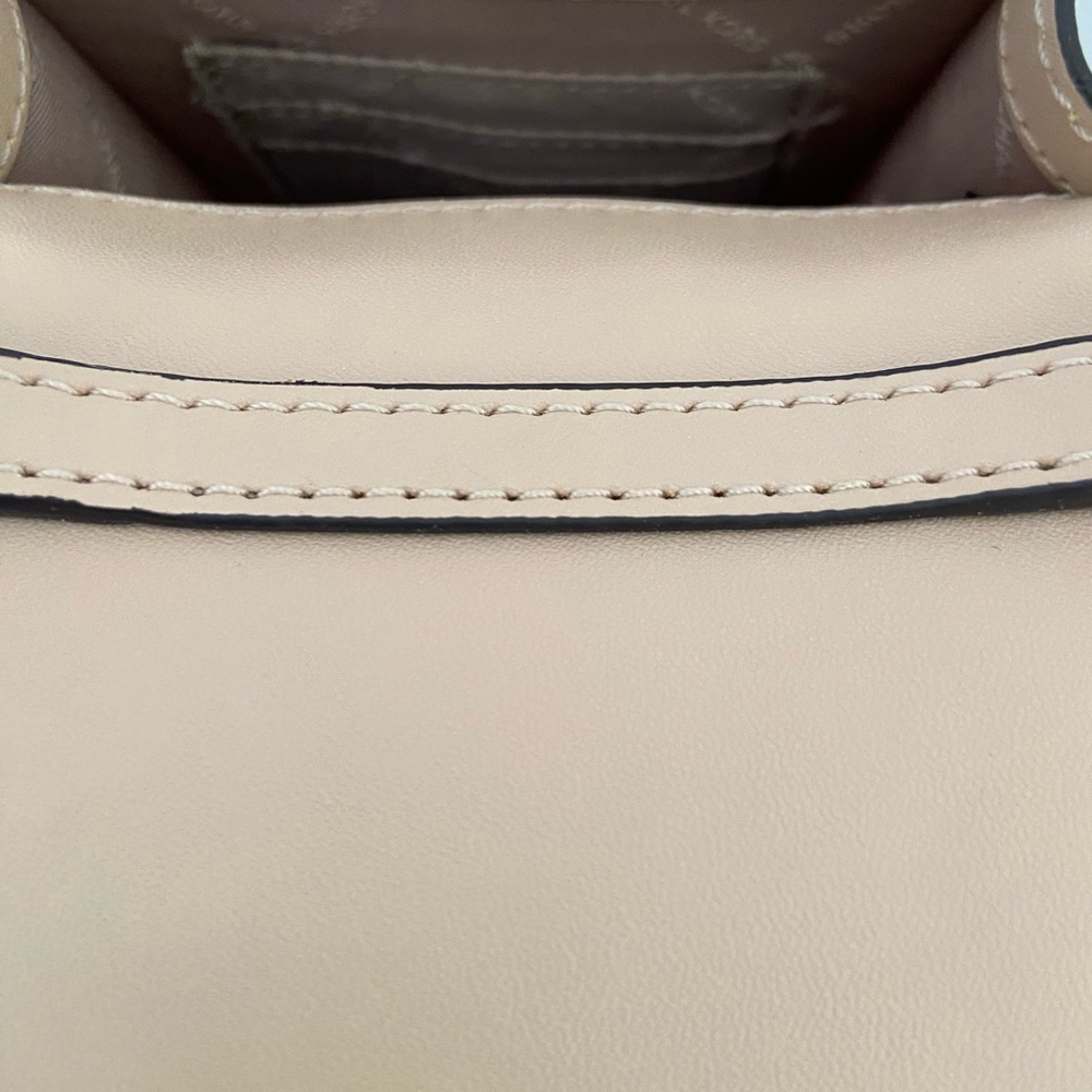MICHAEL KORS
Carmen Small Color-Block Faux Leather Phone Crossbody Bag - Picture 7 of 9